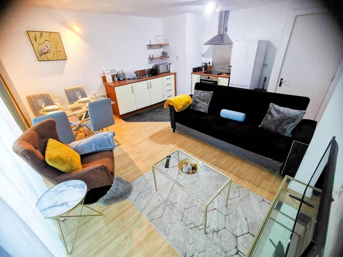 Lovely 2-Bedroom Apartment, Free Parking Manchester Exterior photo